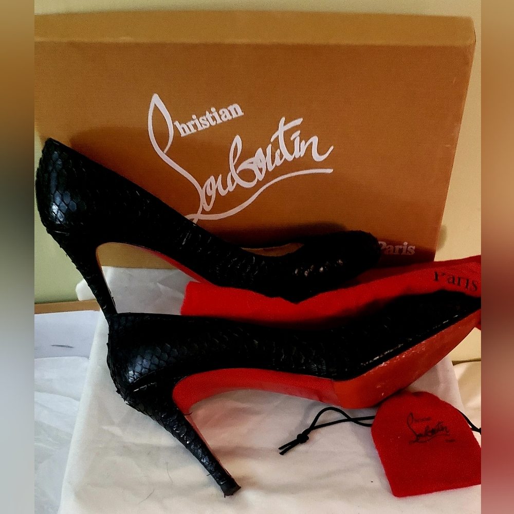 Christian Louboutin So Kate Snake Skin Pumps size 38 W/ Box, Bag, xtra Heel Tips